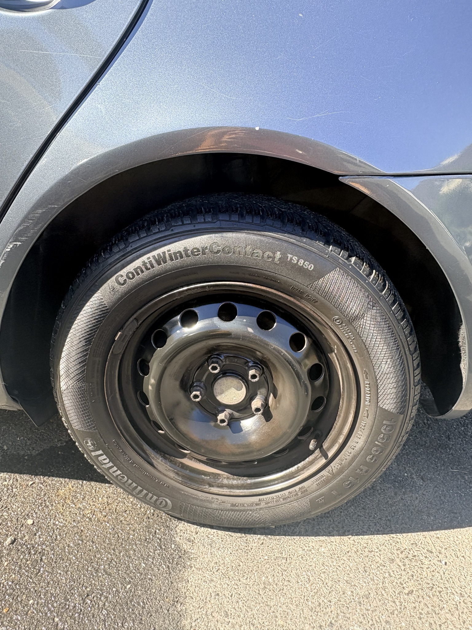 Jante et pneu hiver de la Škoda Octavia break lavés et séchés