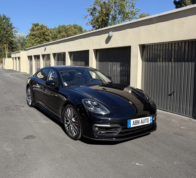Porsche Panamera 4S — trois-quarts avant après remise à neuf