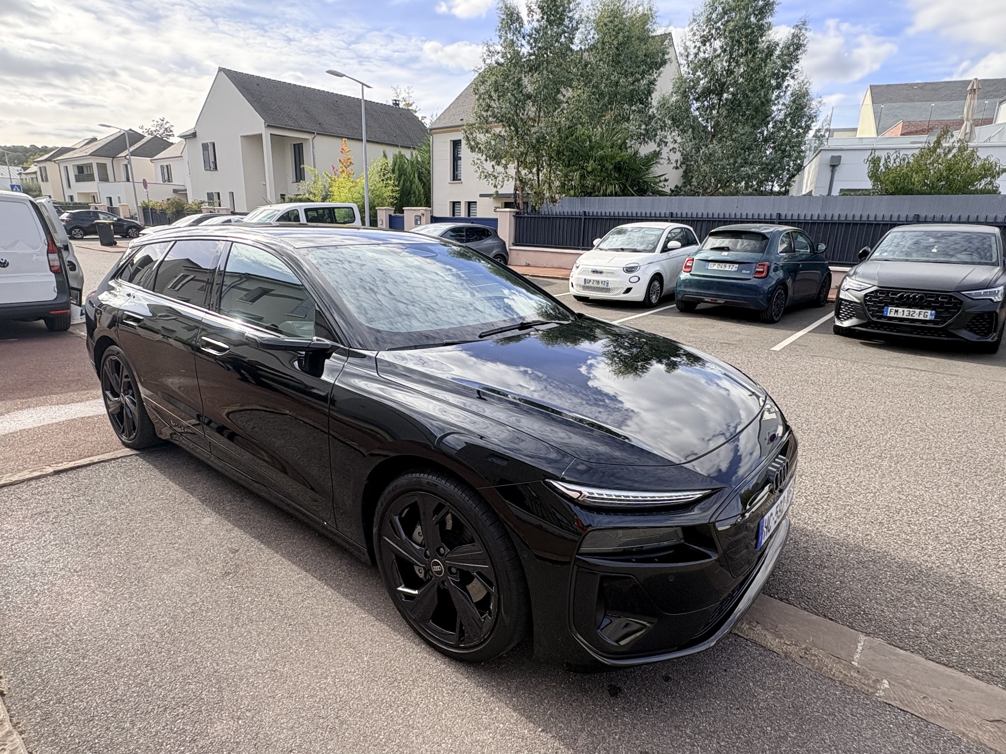 Audi A6 e-tron noire — trois-quarts avant après detailing complet