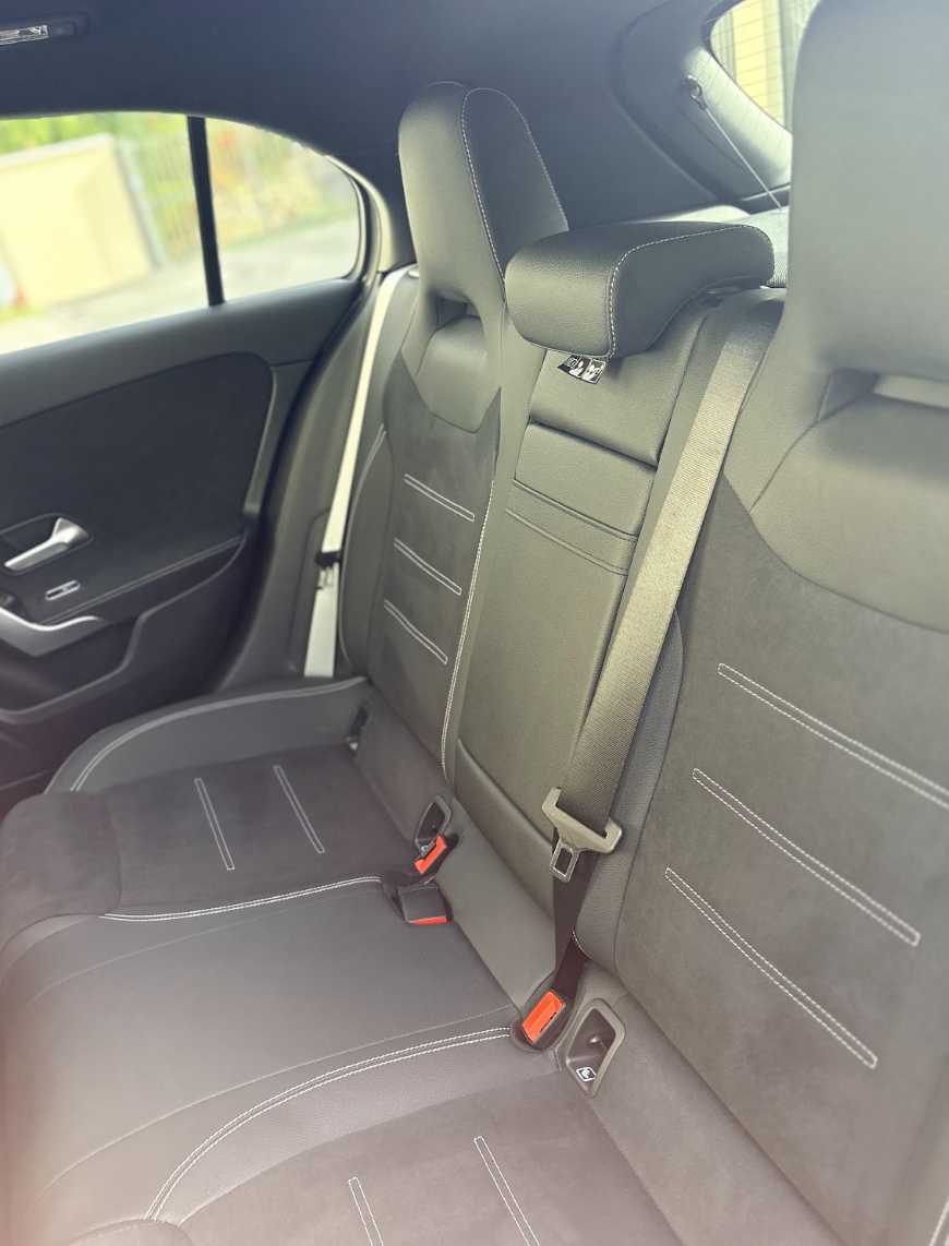 Banquette arrière nettoyée de la Mercedes Classe A